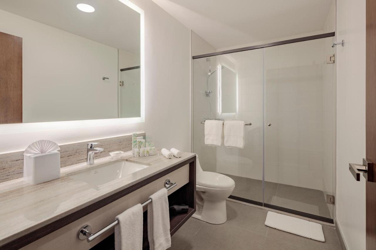 Holiday Inn - Quito Airport By Ihg Tababela Exterior photo Bathroom